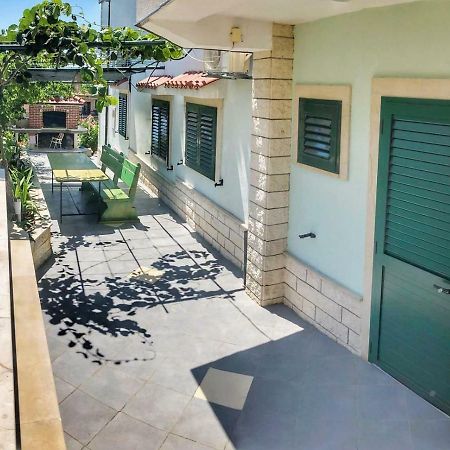 Ferienwohnung Studio Apartman Noa Trogir Exterior foto